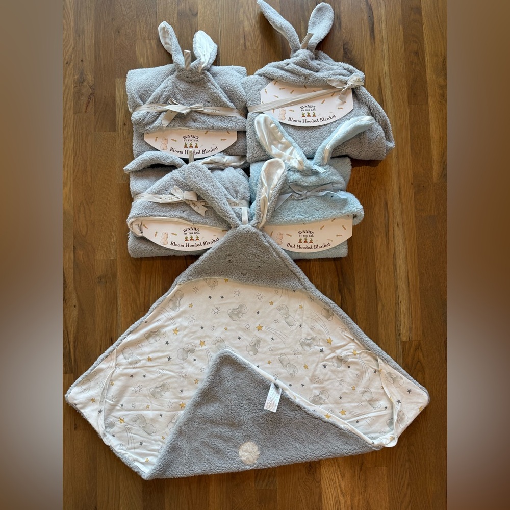 Bloom hooded blankets